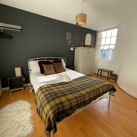 Charming 3 Bedroom Apartment In The Heart Of Vibrant Old Town Edinburgh Luaran gambar