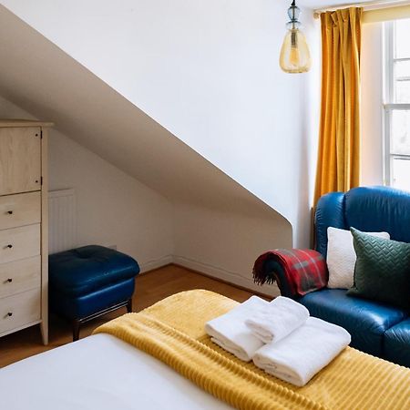 Charming 3 Bedroom Apartment In The Heart Of Vibrant Old Town Edinburgh Luaran gambar