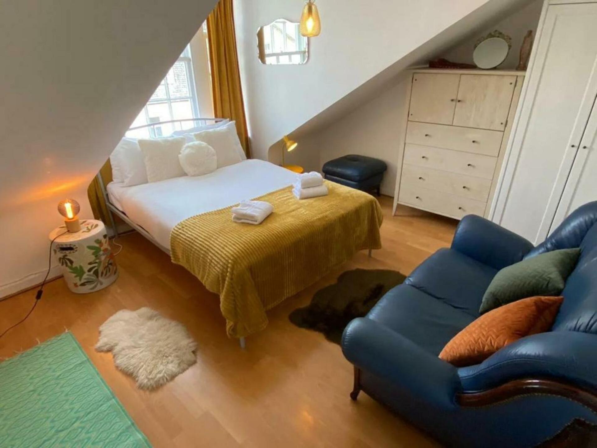 Charming 3 Bedroom Apartment In The Heart Of Vibrant Old Town Edinburgh Luaran gambar