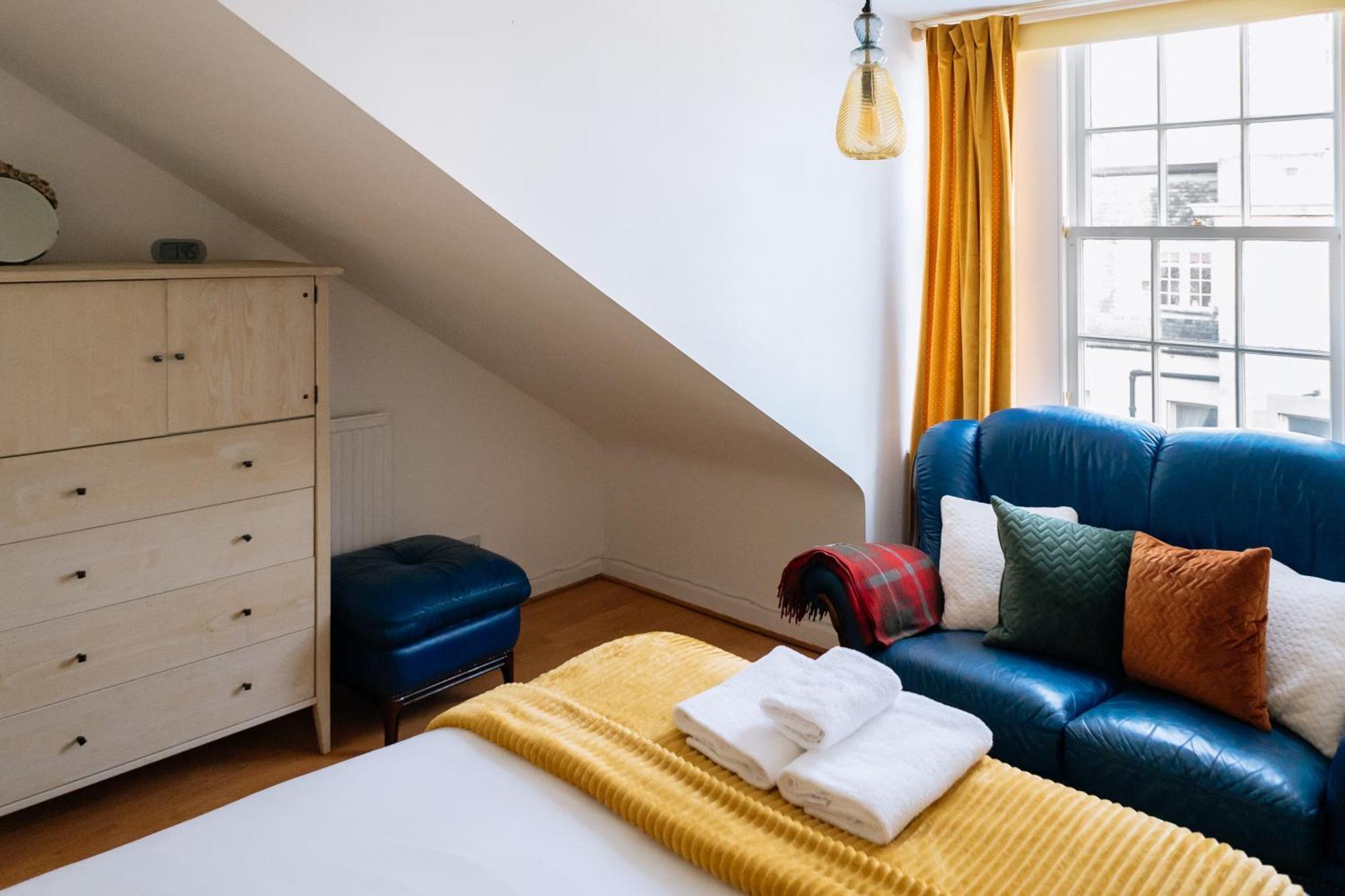 Charming 3 Bedroom Apartment In The Heart Of Vibrant Old Town Edinburgh Luaran gambar