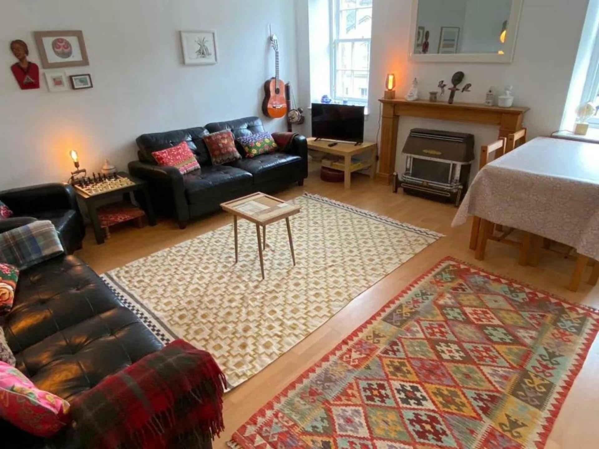Charming 3 Bedroom Apartment In The Heart Of Vibrant Old Town Edinburgh Luaran gambar