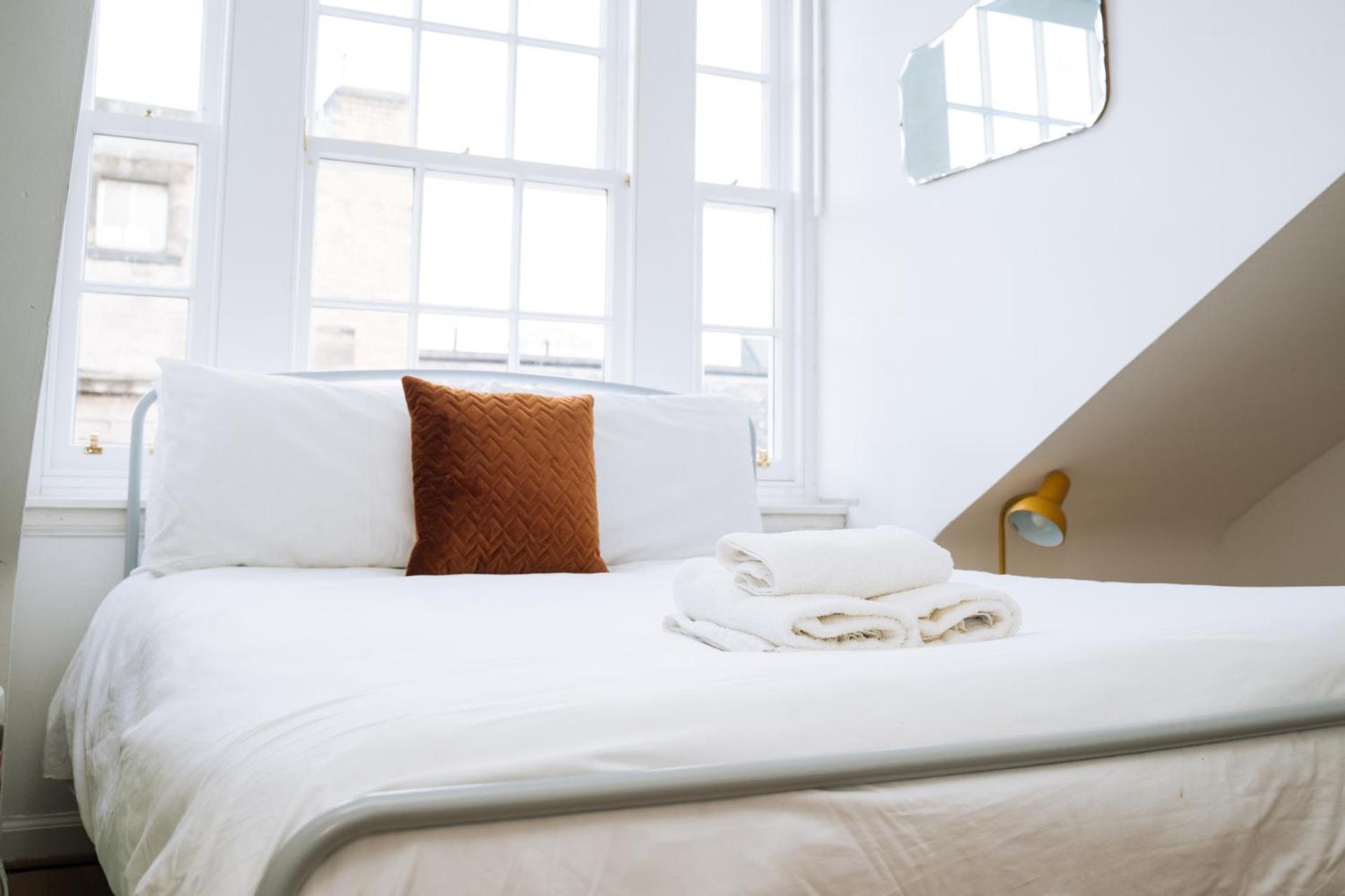Charming 3 Bedroom Apartment In The Heart Of Vibrant Old Town Edinburgh Luaran gambar